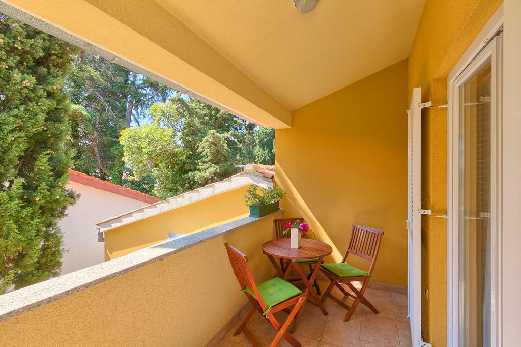 Franulovic Apartments Premantura Exterior photo