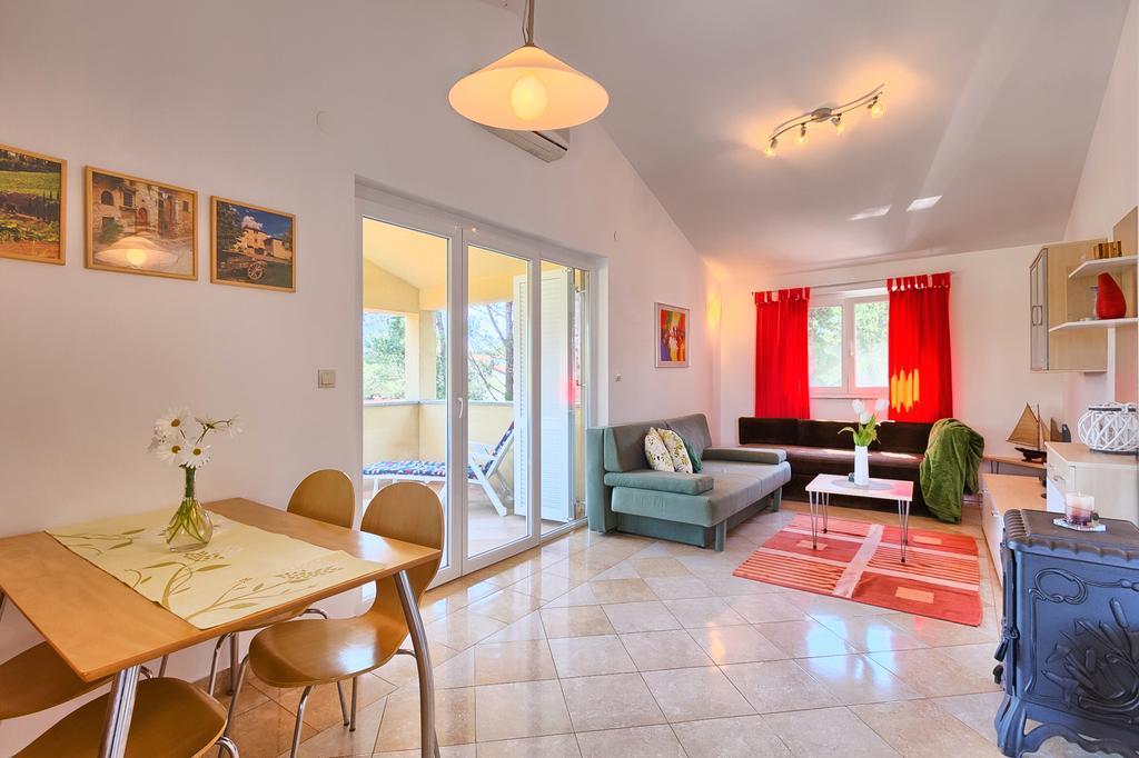 Franulovic Apartments Premantura Exterior photo