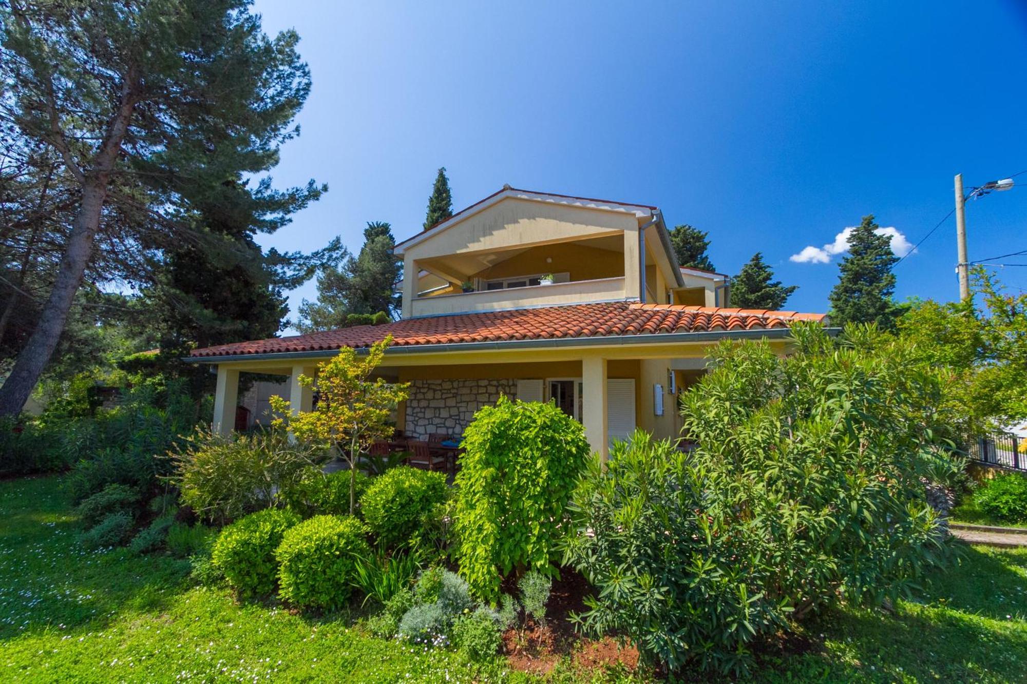 Franulovic Apartments Premantura Exterior photo